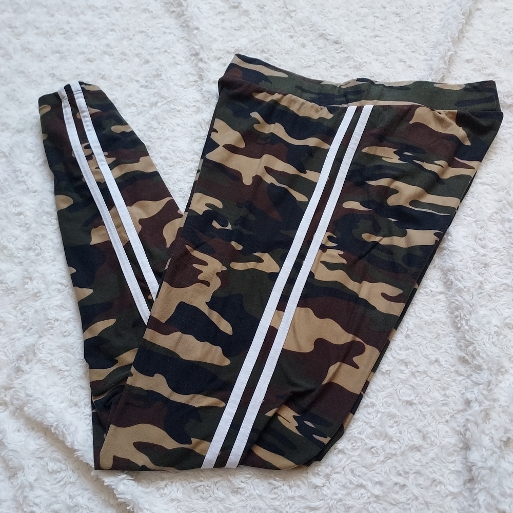 Feathers soft Army Camo leggings Large Athleisure Workout Casual Gym Yoga